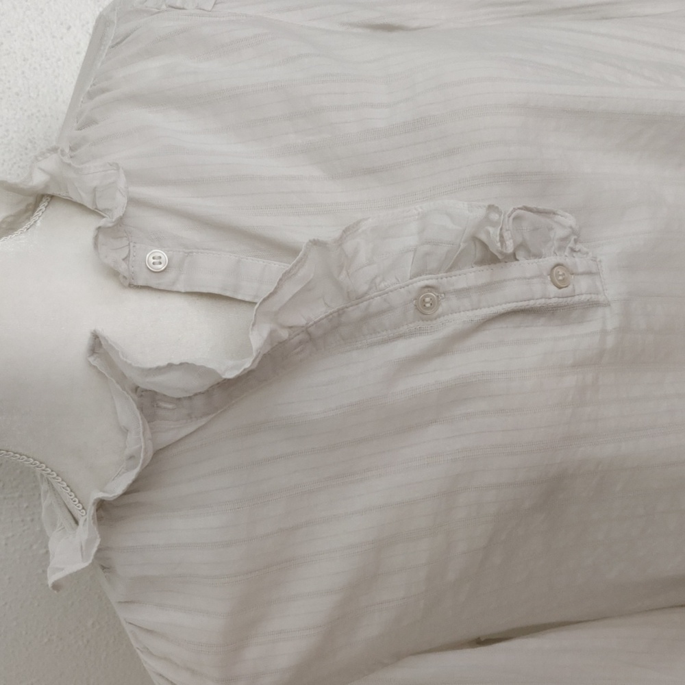 Chic White Blouse with Ruffles - Picture 2 of 9